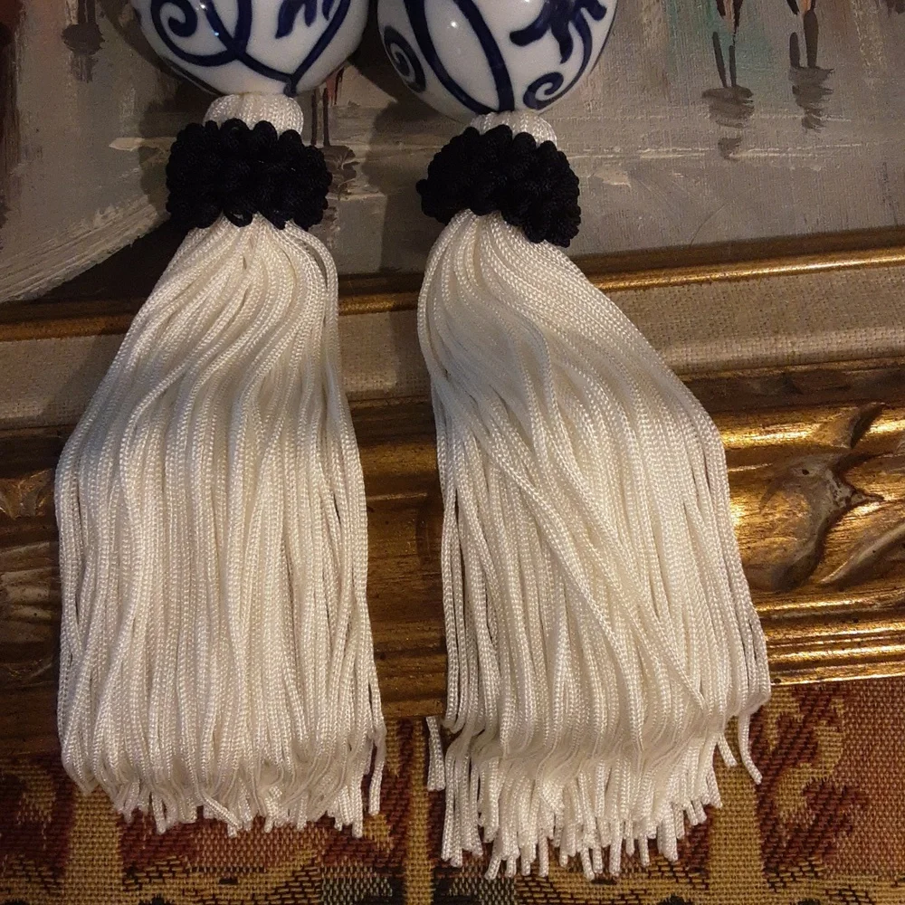 2 Blue & White Ceramic Hanging Scroll Weights - Picture 3 of 3